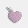 Bijoux de sac en forme de cœur en cuir Signature avec breloque en forme de cœur