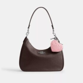 Bijoux de sac en forme de cœur en cuir Signature avec breloque en forme de cœur