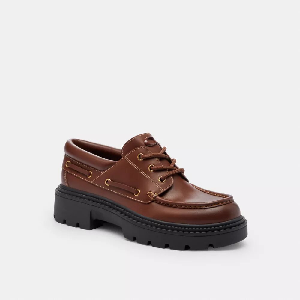 Chaussure bateau à semelle crantée