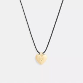 Collier à pendentif en forme de cœur emblématique