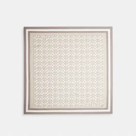 Foulard carré en soie emblématique