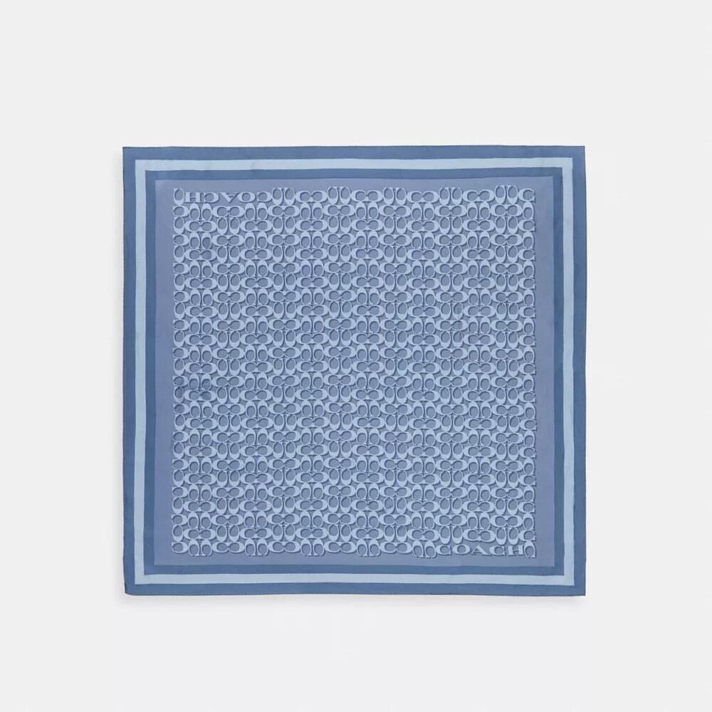 Foulard carré en soie emblématique