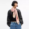 Foulard carré en soie à imprimé « Horse and Carriage Strap »