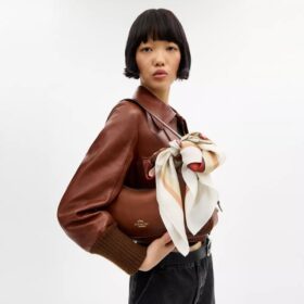 Foulard carré en soie à imprimé « Stacked Tabby Bags »