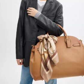 Foulard carré en soie à imprimé « Stacked Tabby Bags »