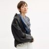 Foulard carré en soie à imprimé texturé emblématique