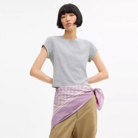 Foulard carré en soie à imprimé texturé emblématique
