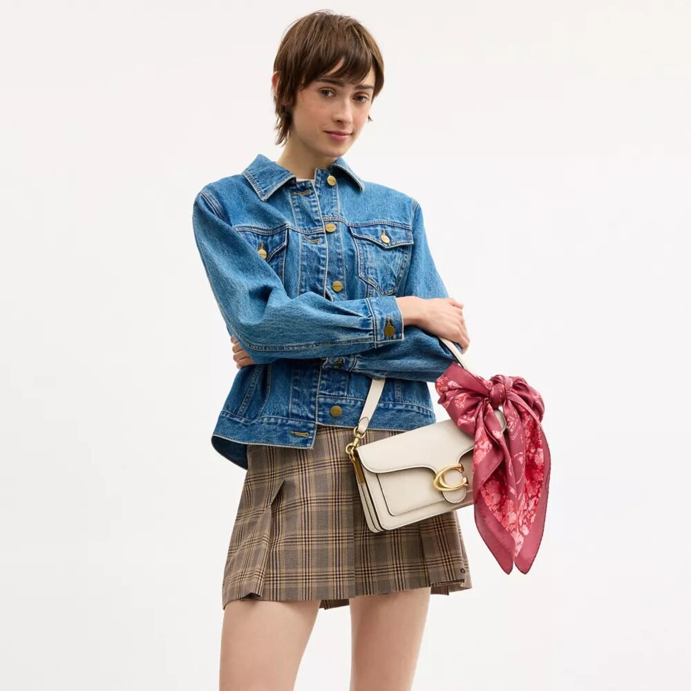 Foulard carré en soie à l’imprimé « Rose Meadow » emblématique