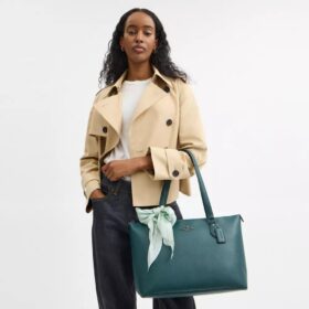 Foulard en soie à imprimé floral « Tossed » en losanges
