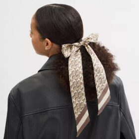 Foulard fin en soie à imprimé signature