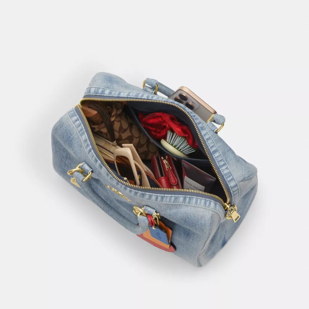 Grand sac à main Rowan en denim « usé » avec Charms