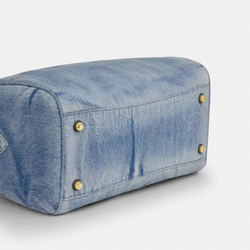 Grand sac à main Rowan en denim « usé » avec Charms