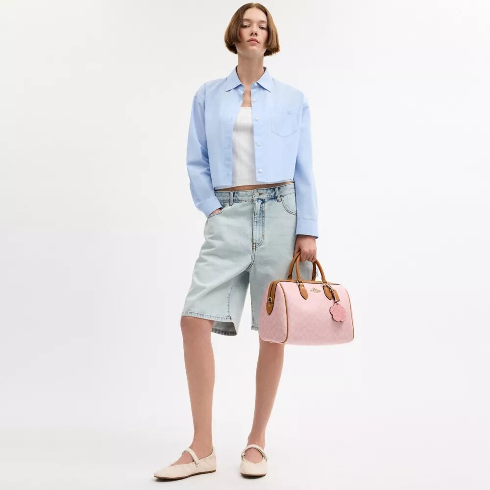 Grand sac satchel Rowan en Signature Canvas avec Charms