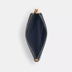 Grande pochette dragonne avec fermeture à glissière d’angle en denim emblématique