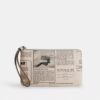 Grande pochette dragonne avec fermeture à glissière d'angle et imprimé journal