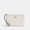 Grande pochette dragonne à fermeture éclair d'angle en Signature Canvas