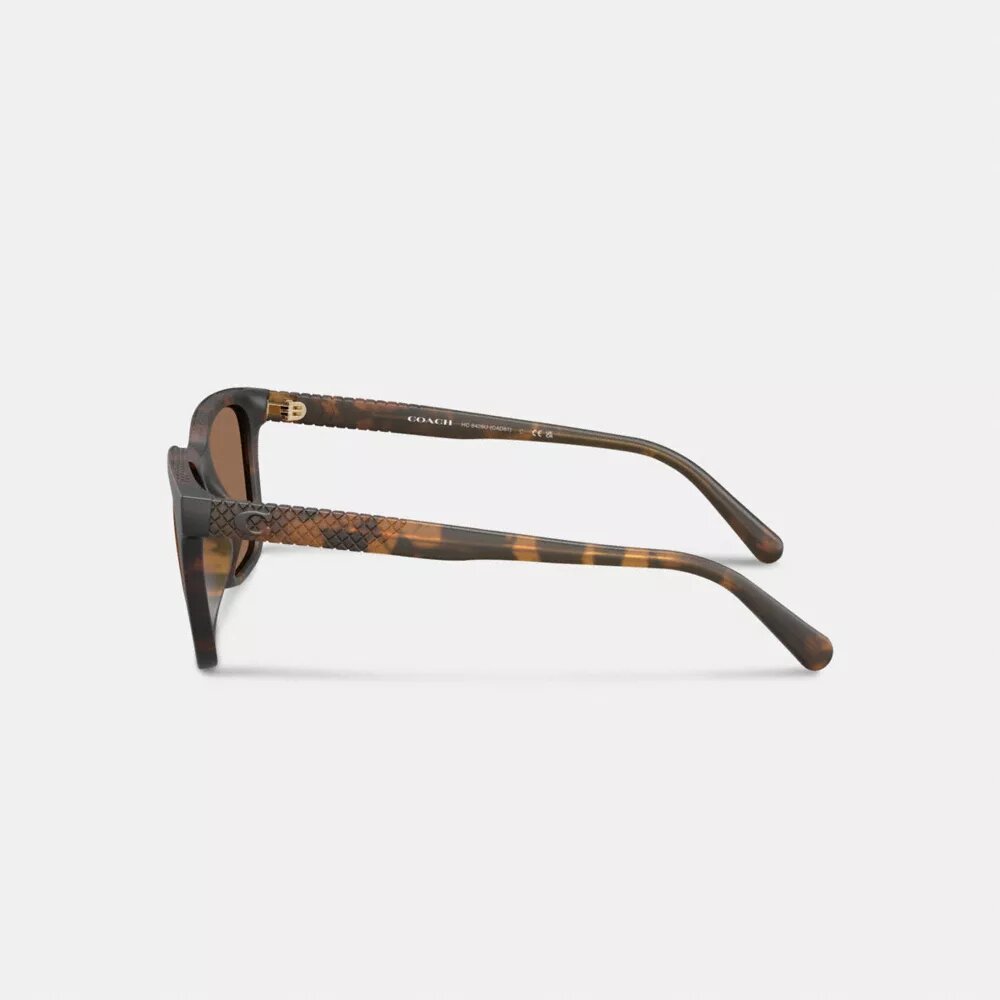 Lunettes de soleil carrées à branches texturées et détails « C »
