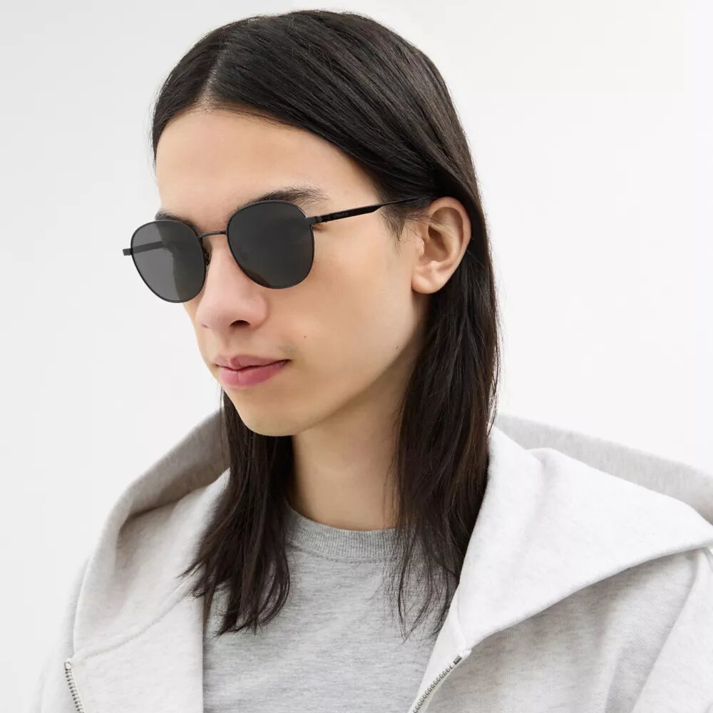 Lunettes de soleil rondes avec étiquette métallique