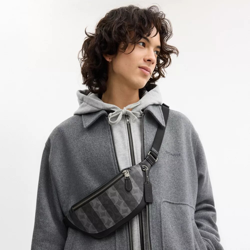 Mini sac banane Warren en Signature Canvas à rayures