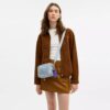 Mini sac bandoulière Carey en denim « Loved » avec Charms