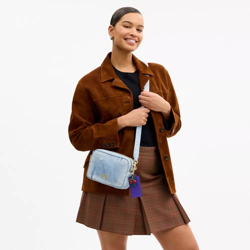Mini sac bandoulière Carey en denim « Loved » avec Charms