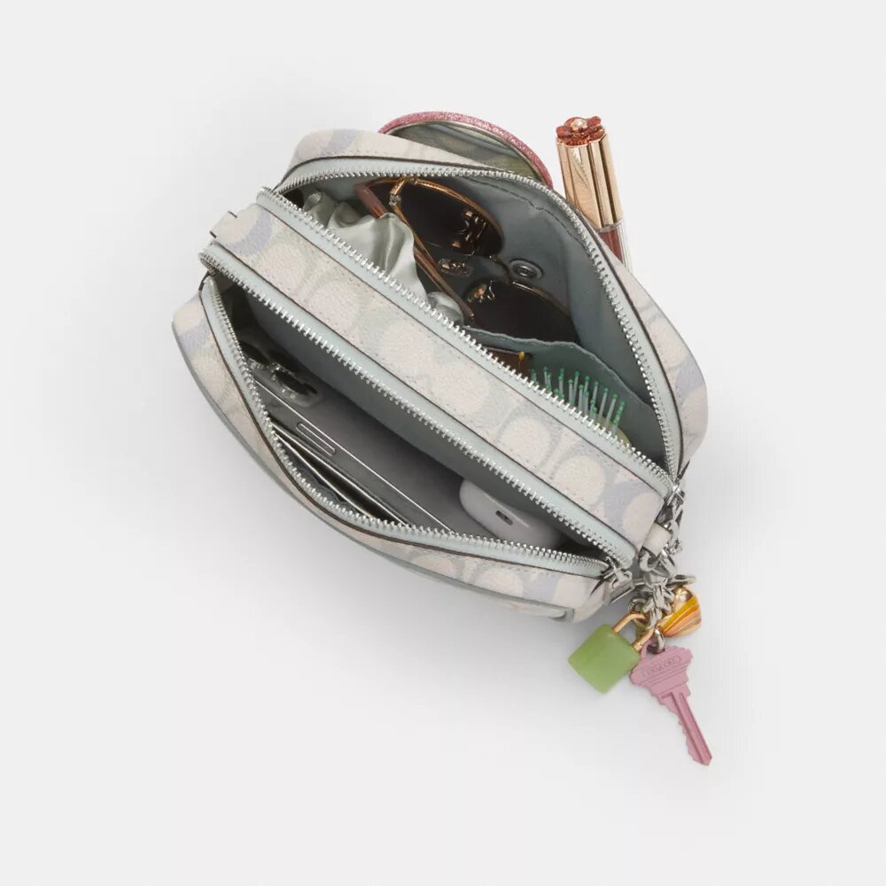 Mini sac bandoulière Carey en Signature Canvas