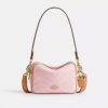 Mini sac bandoulière Carey en Signature Canvas avec Charms