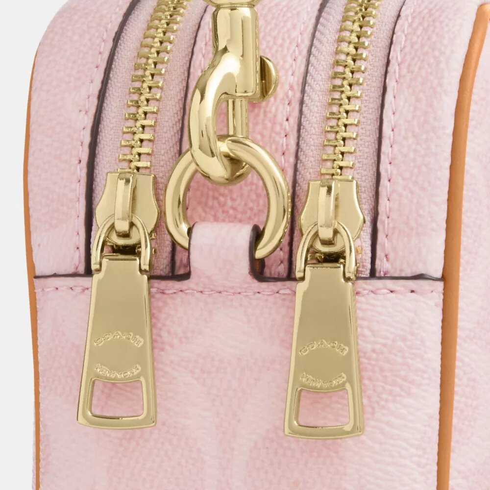 Mini sac bandoulière Carey en Signature Canvas avec Charms