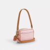 Mini sac bandoulière Carey en Signature Canvas avec Charms
