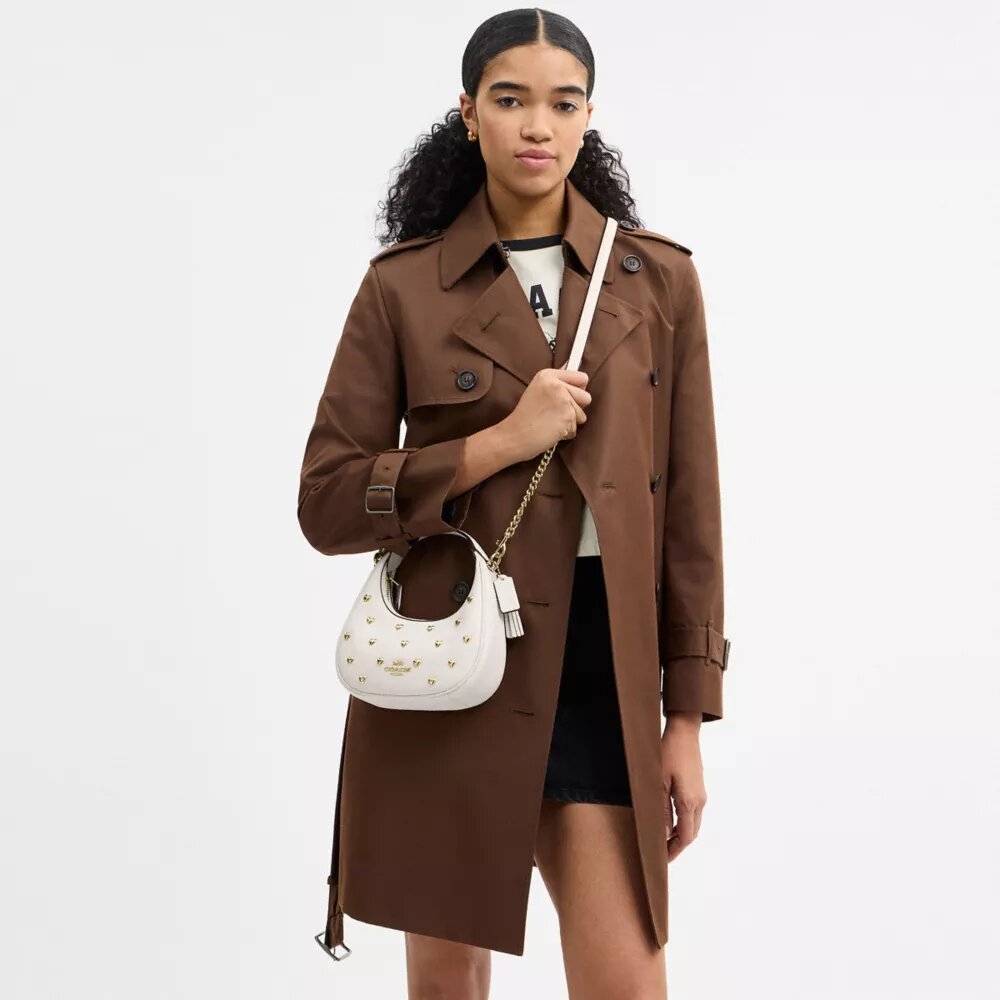 Mini-sac bandoulière Carmen avec rivets en forme de cœur
