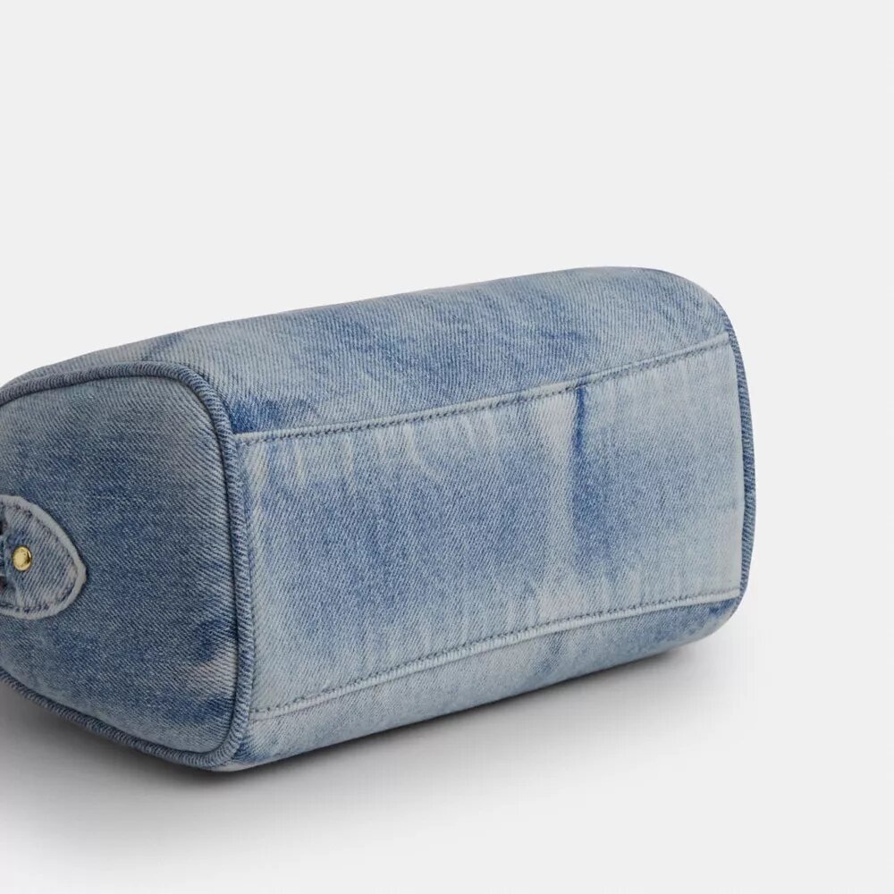 Mini sac bandoulière Rowan en denim usé avec Charms