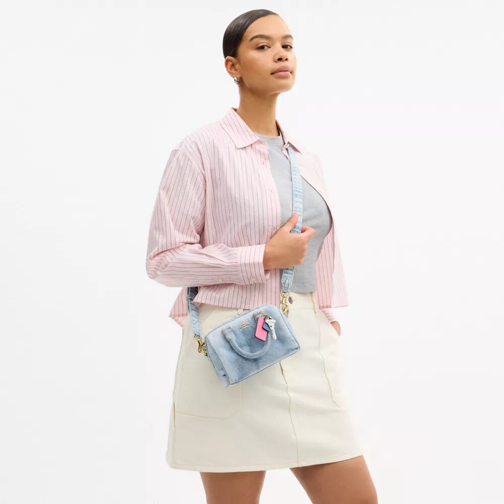 Mini sac bandoulière Rowan en denim usé avec Charms