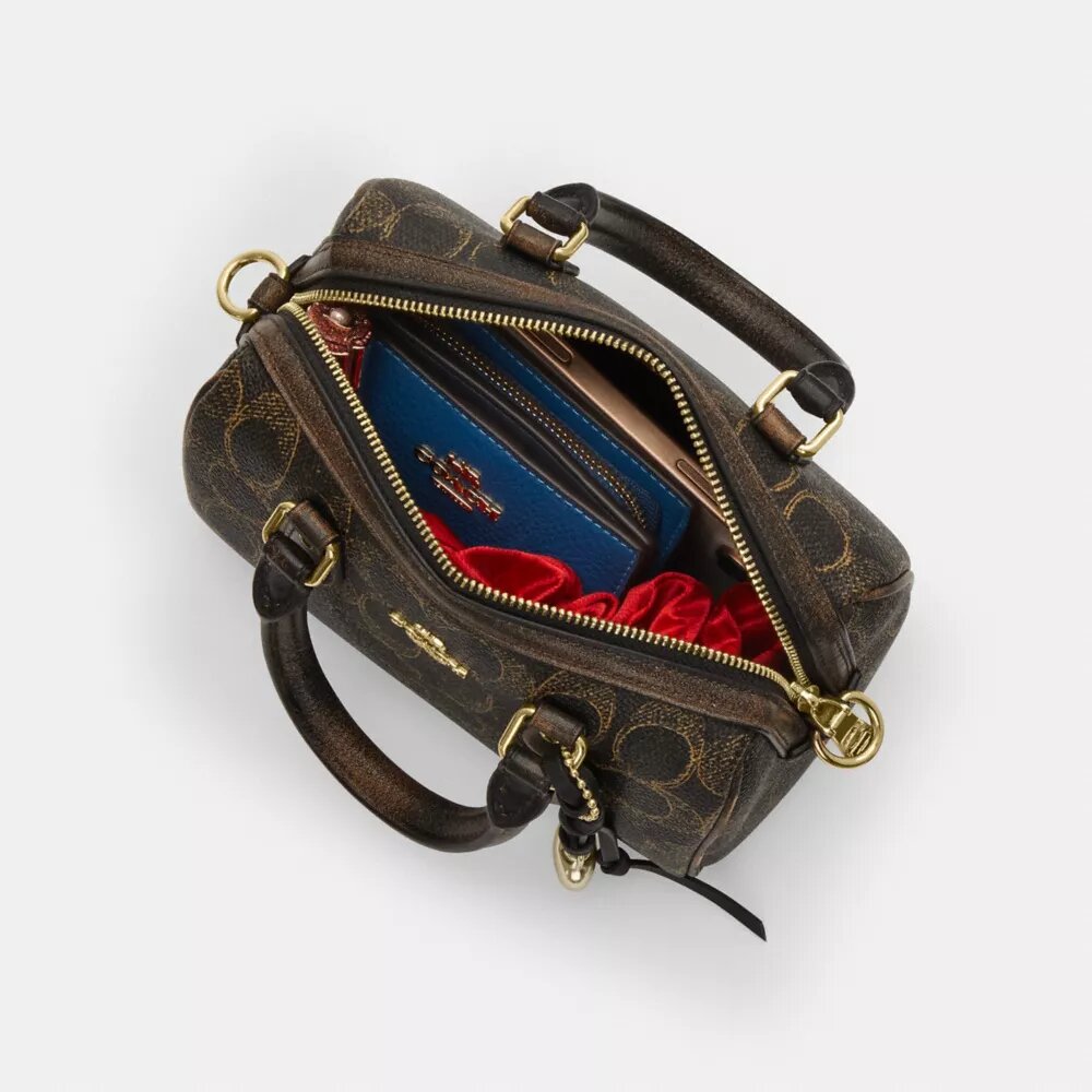 Mini sac bandoulière Rowan en Signature Canvas avec Charms