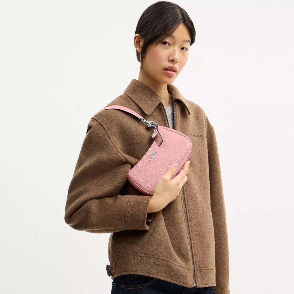 Mini sac bandoulière Teri en cuir emblématique avec breloque en forme de cœur