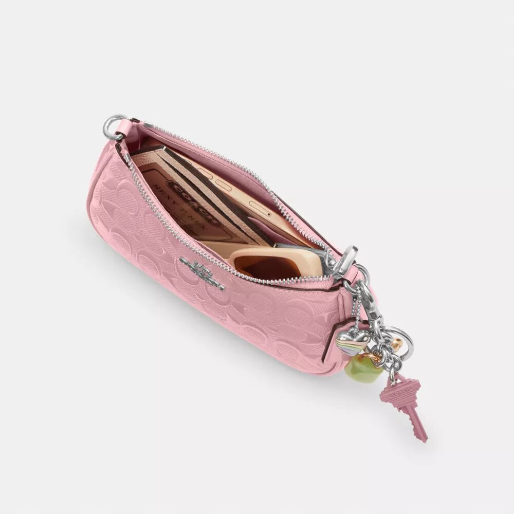 Mini sac bandoulière Teri en cuir emblématique avec breloque en forme de cœur