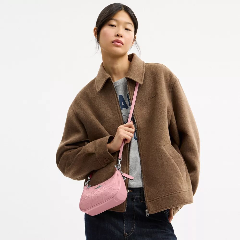 Mini sac bandoulière Teri en cuir emblématique avec breloque en forme de cœur