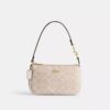 Nolita 19 en Signature Canvas