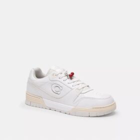 Petit charm « chaussure cerise »