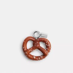 Petit charm « Pretzel » pour chaussures