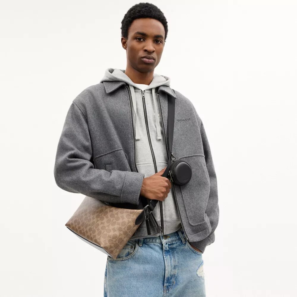 Petit sac bandoulière Finn avec pochette en Signature Canvas