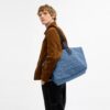 Petit sac cabas de voyage en denim emblématique