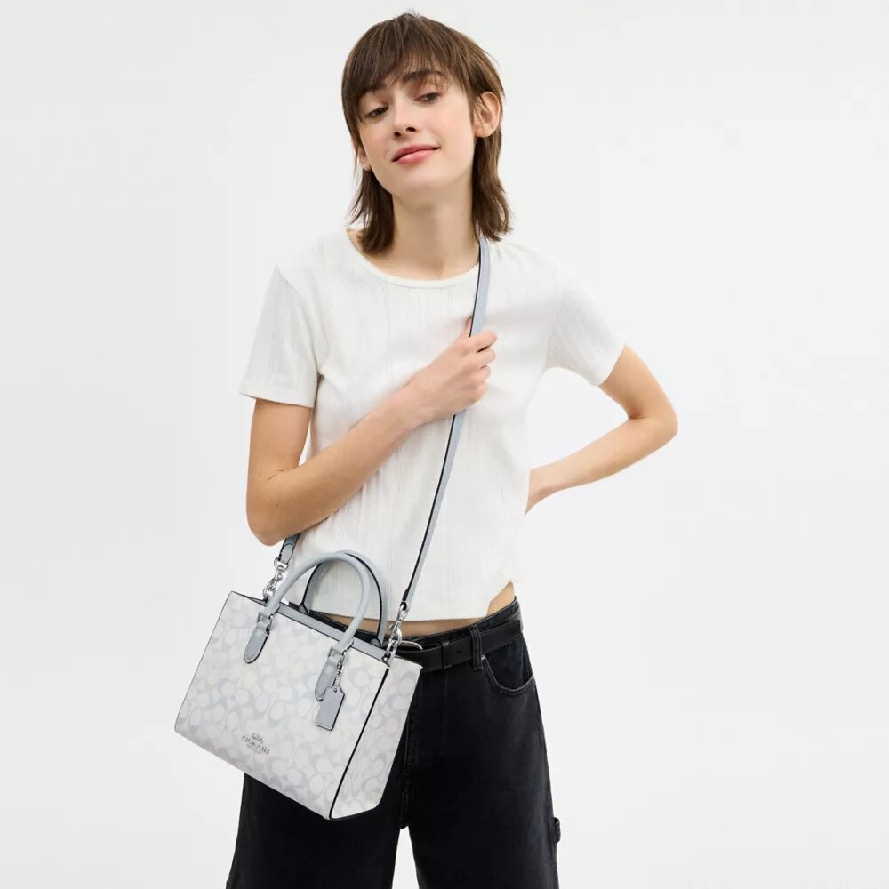 Petit sac cabas Maggie en Signature Canvas