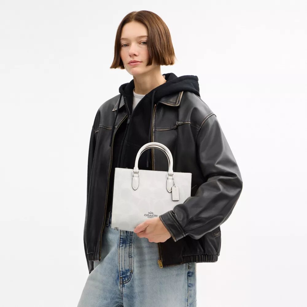 Petit sac cabas Maggie en Signature Canvas