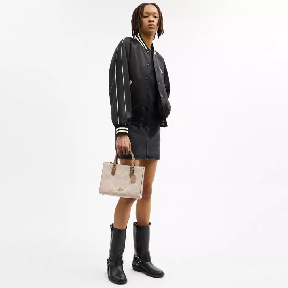 Petit sac cabas Maggie en Signature Canvas à motifs contrastés