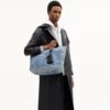 Petit sac cabas « Tour » en denim « Loved » avec Charms