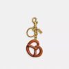 Petite breloque en forme de bretzel pour bijoux de sac