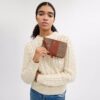 Petite pochette dragonne Essential en Signature Canvas