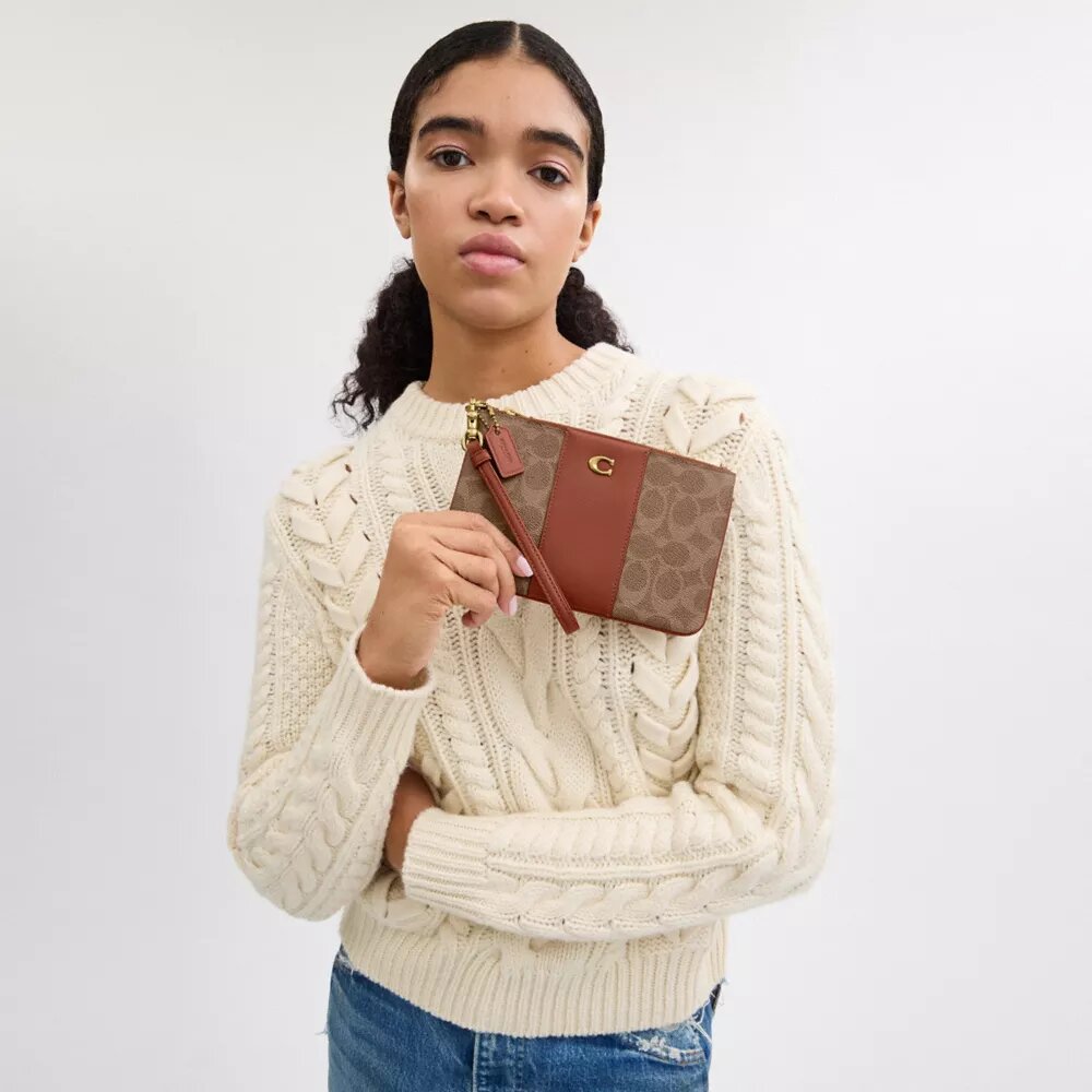 Petite pochette dragonne Essential en Signature Canvas