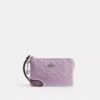 Pochette dragonne à fermeture éclair d'angle en cuir emblématique avec breloque en forme de cœur