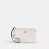 Pochette dragonne à fermeture éclair d'angle en cuir emblématique avec breloque en forme de cœur